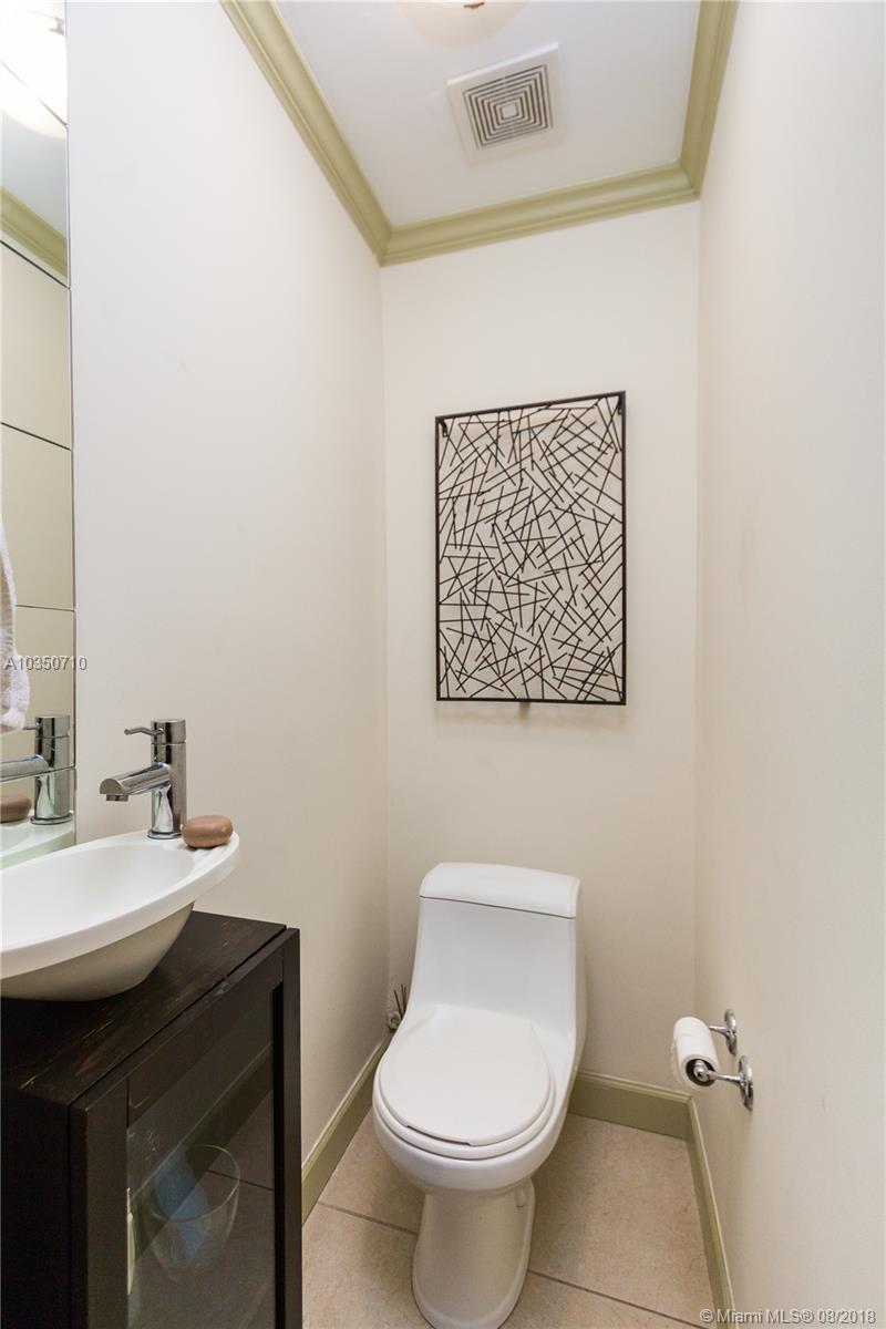 ROYAL PALM VILLAS CONDO - Residential Lease