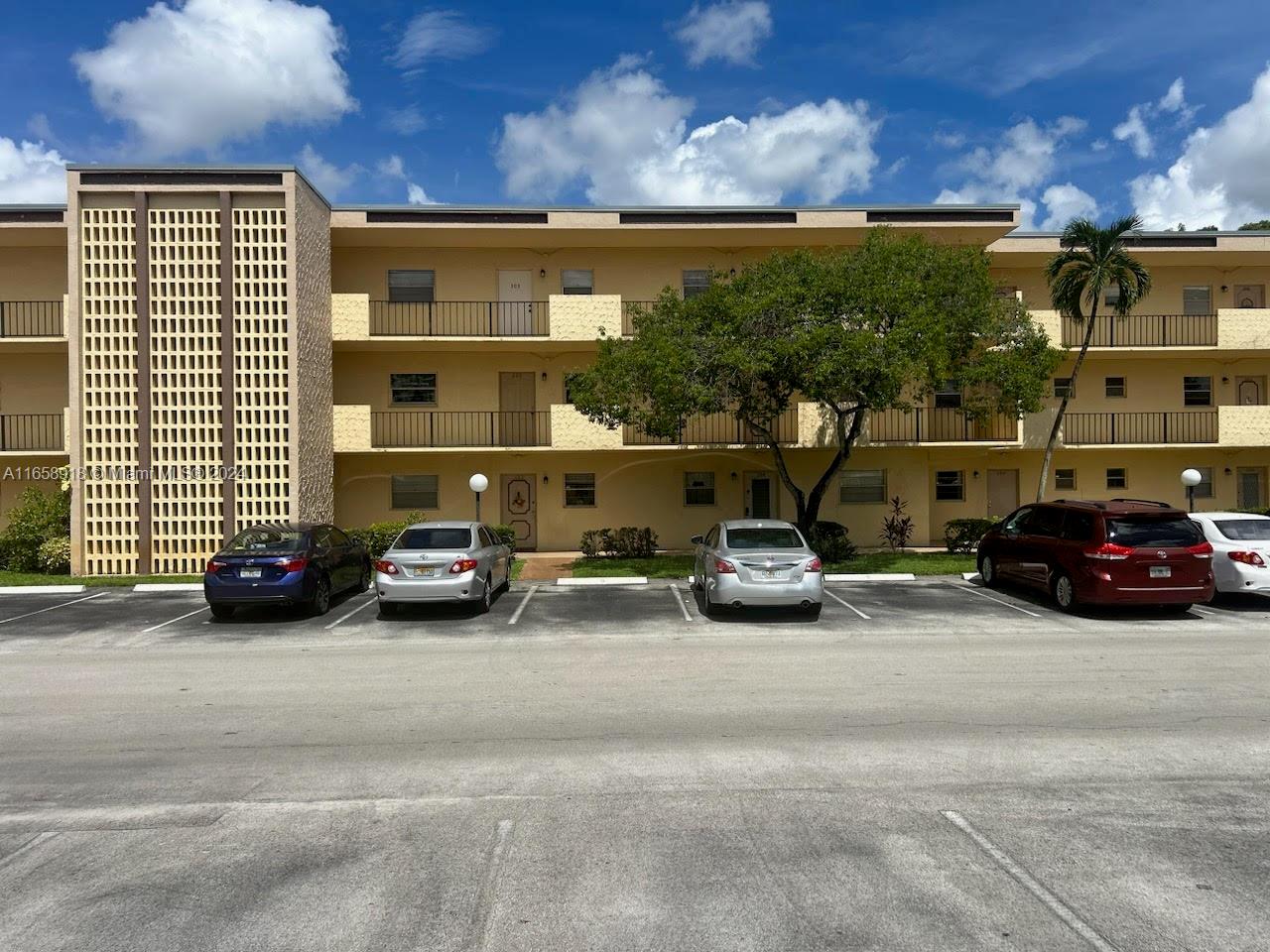 Property for Sale at 301 Cambridge Rd 302, Hollywood, Broward County, Florida - Bedrooms: 2 
Bathrooms: 2  - $180,000