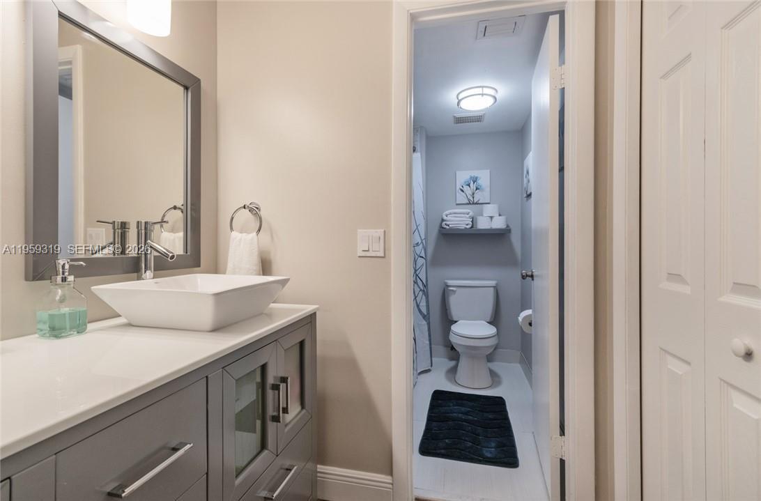 RACQUET CLUB APARTMENTS A - Residential