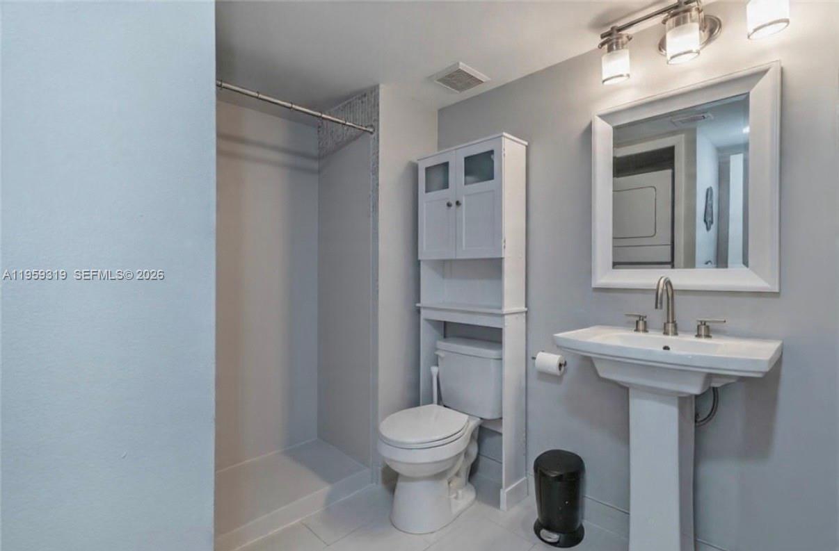 RACQUET CLUB APARTMENTS A - Residential