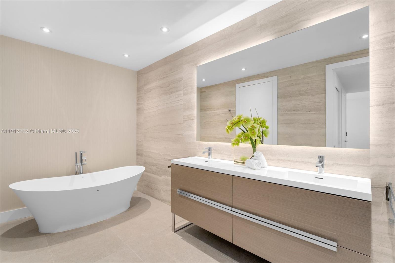 SPEAR AT AQUA CONDO - Residential