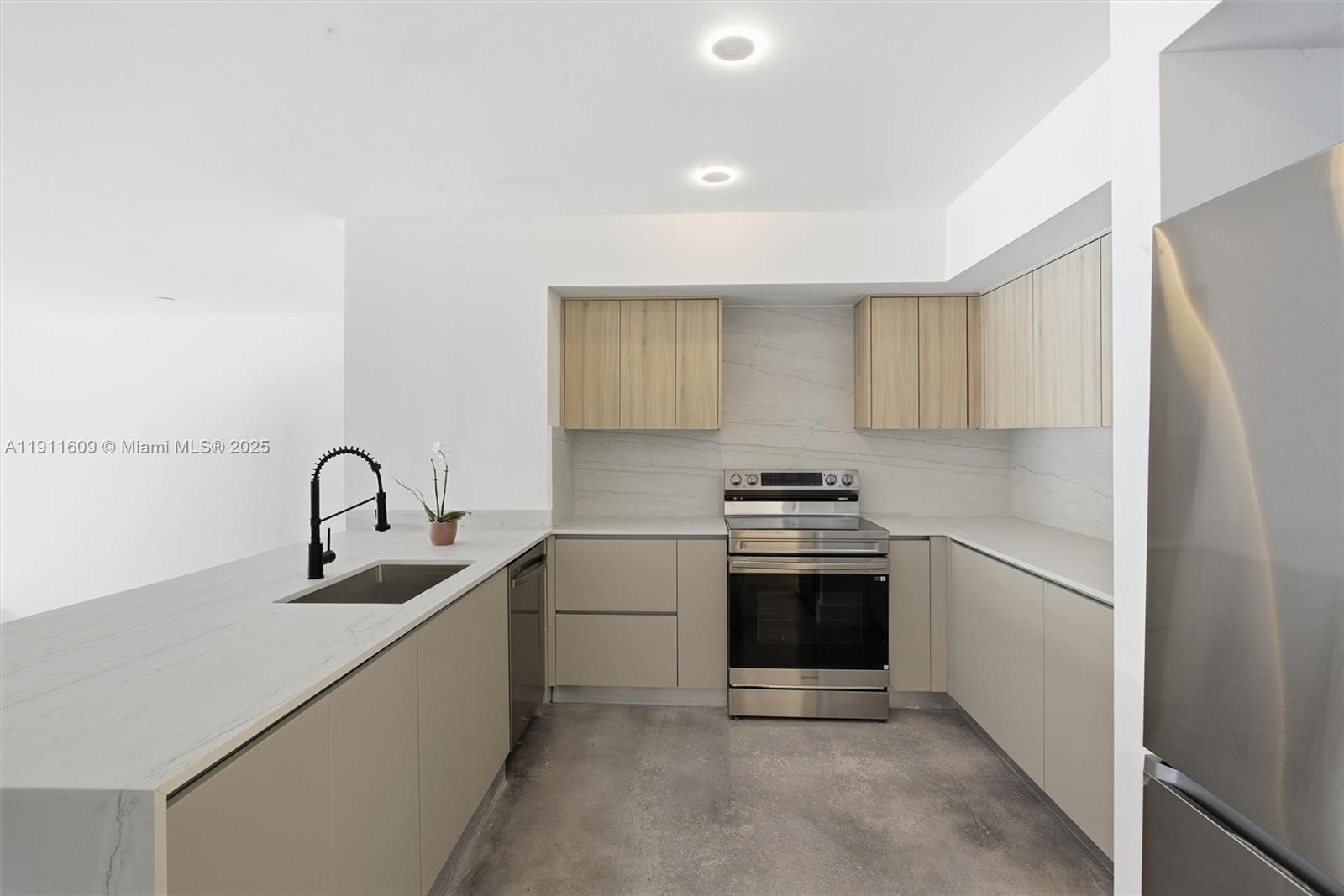 MIAMI LAKES WINDMILL GATE - Residential Lease