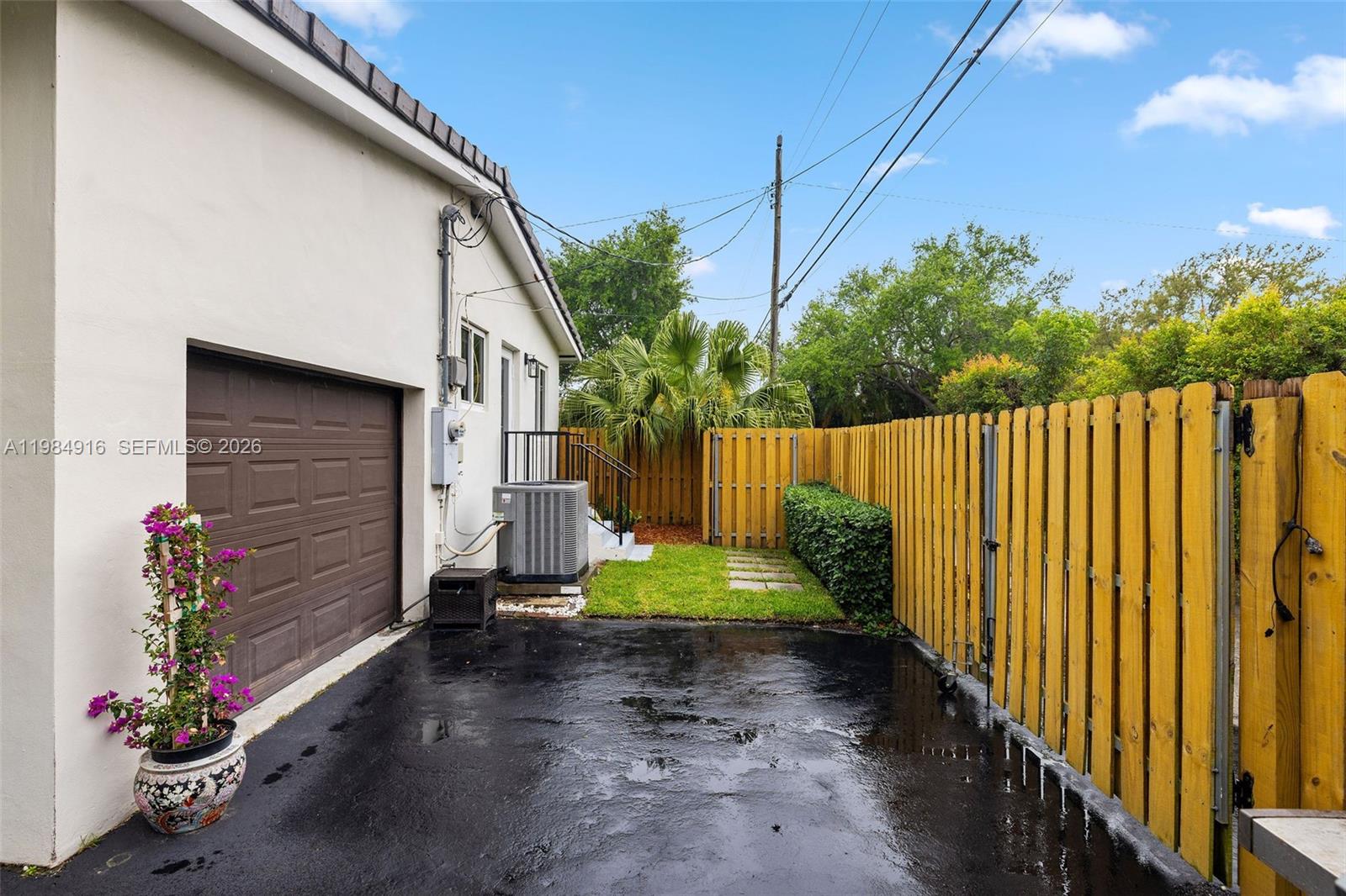 MIAMI SHORES SEC 3 - Residential