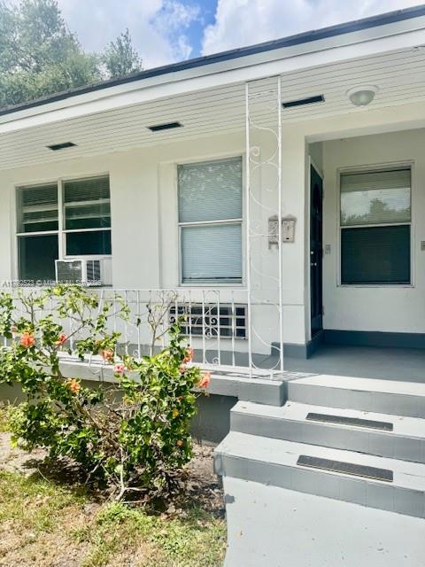 3 Santillane Ave 2, Coral Gables, Broward County, Florida - 2 Bedrooms  
1 Bathrooms - 