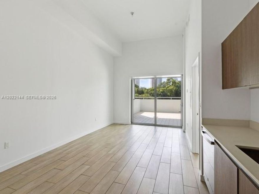 Wonderful and spacious full unit with 459 sq ft covered terrace to Parc at Brickell a luxury eco friendly boutique building located in front of Simpson Park, just 12 stories tall.  With only 128 residences Walking distance to Miami City Center, Public and many restaurants and stores.