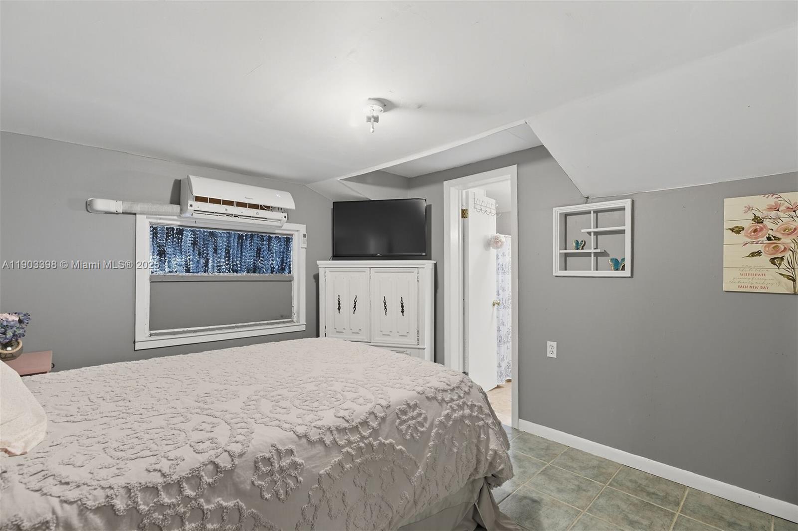 TAVERNIER ACRES - Residential