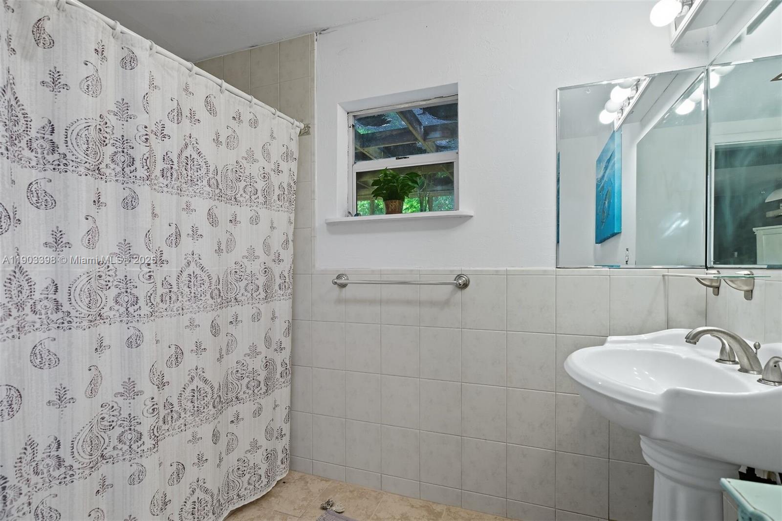 TAVERNIER ACRES - Residential