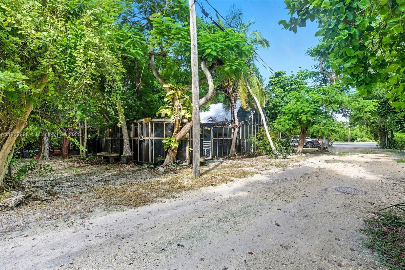 TAVERNIER ACRES - Residential