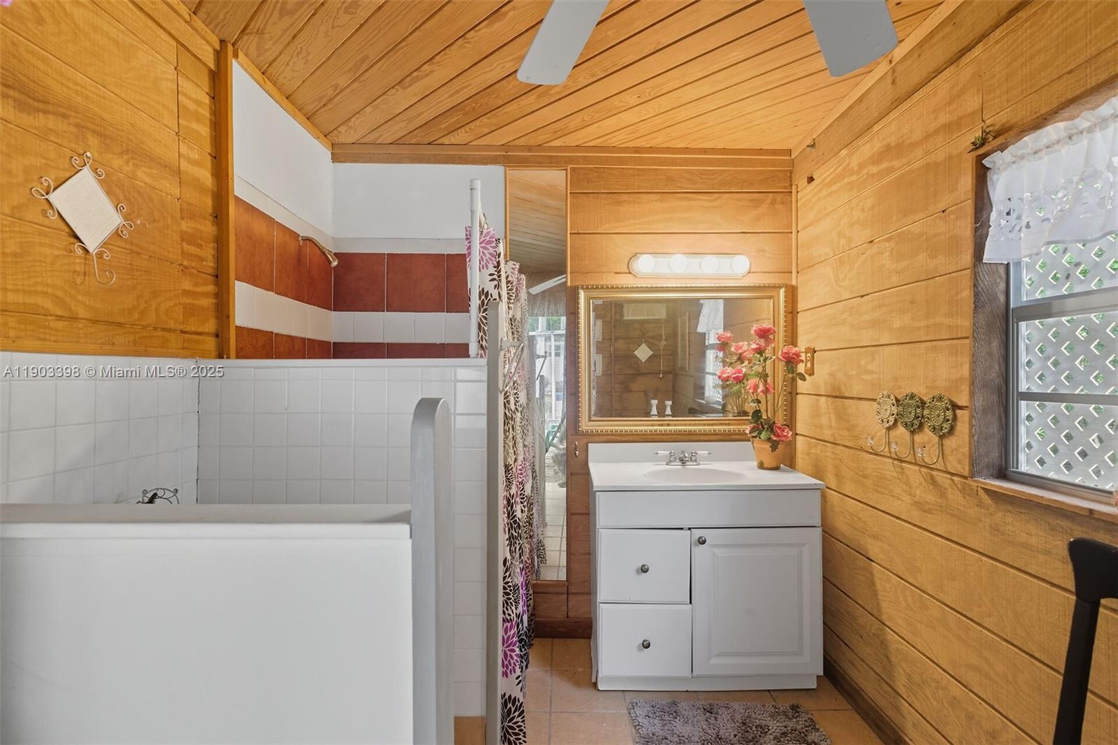 TAVERNIER ACRES - Residential