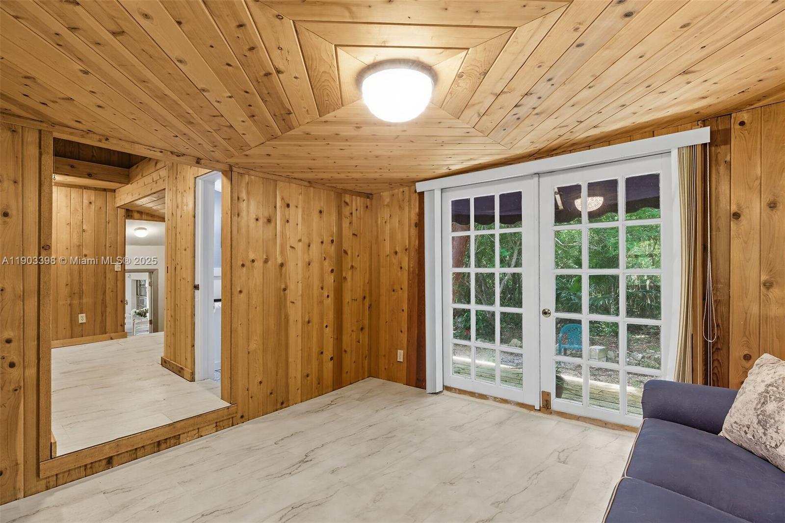 TAVERNIER ACRES - Residential