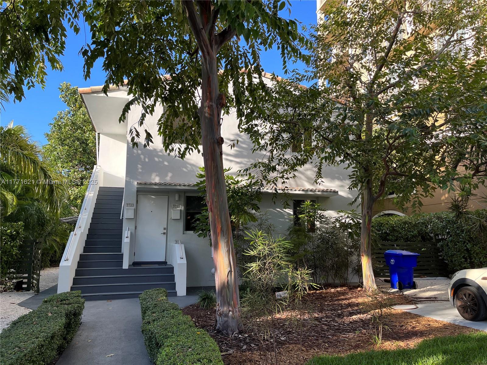 3723 Sw 26th Ter, Miami, Broward County, Florida - 2 Bedrooms  
1 Bathrooms - 