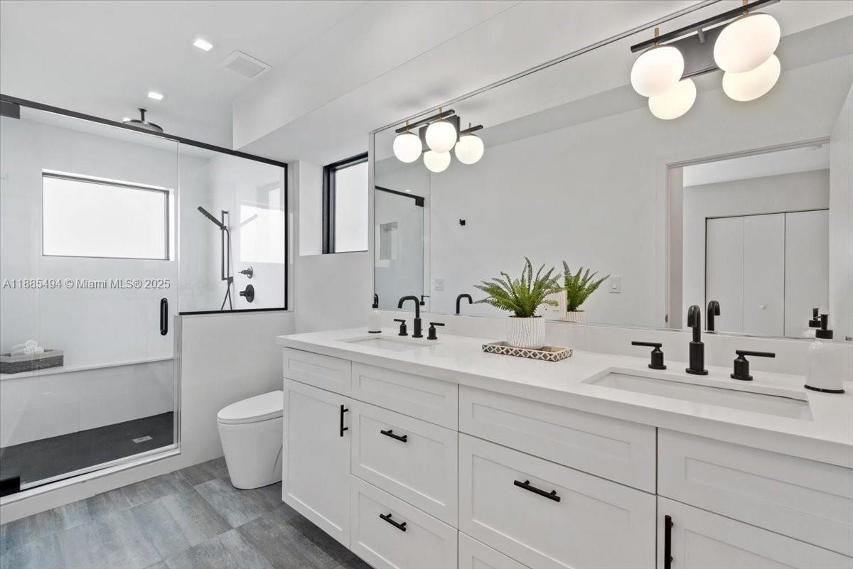 HOLLYWOOD LAKES SECTION - Residential