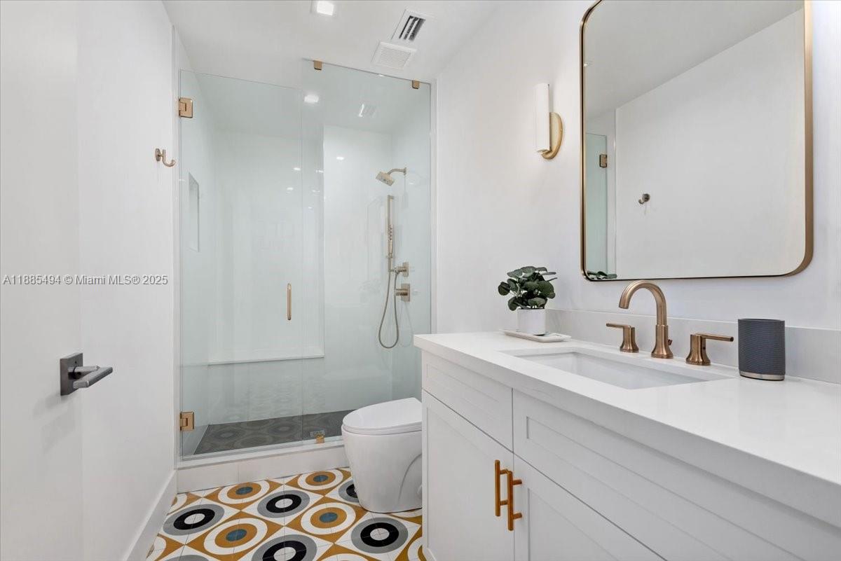 HOLLYWOOD LAKES SECTION - Residential
