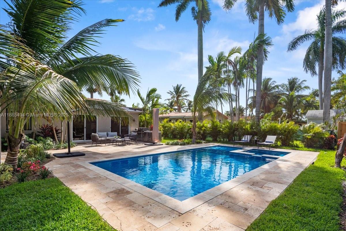 HOLLYWOOD LAKES SECTION - Residential