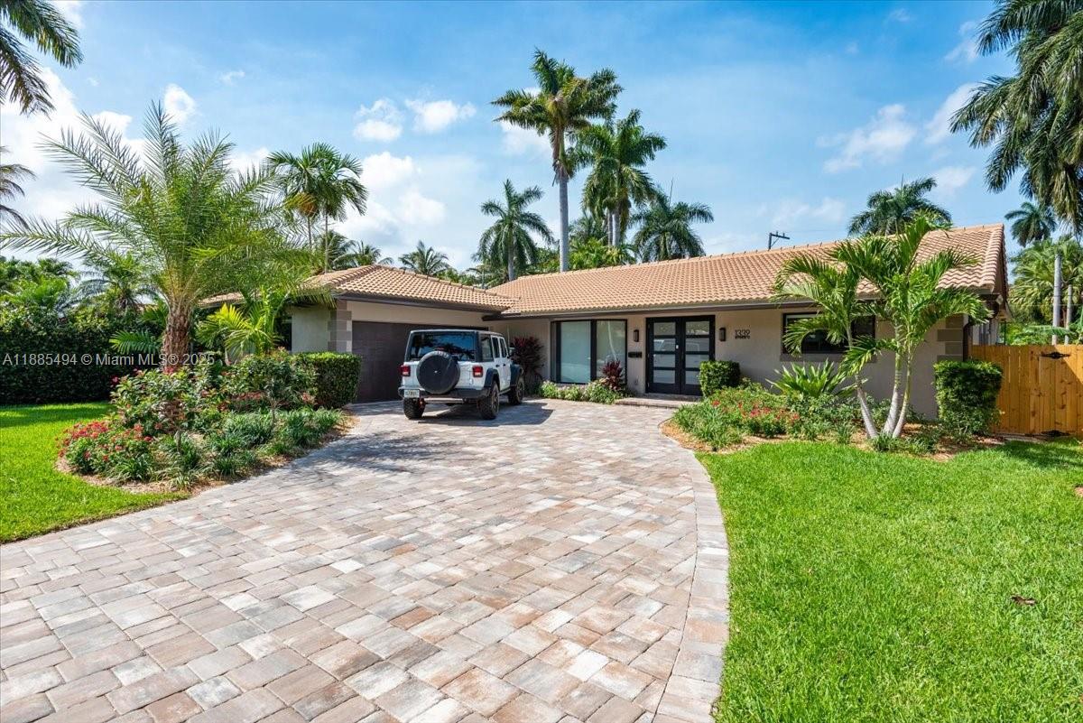 HOLLYWOOD LAKES SECTION - Residential
