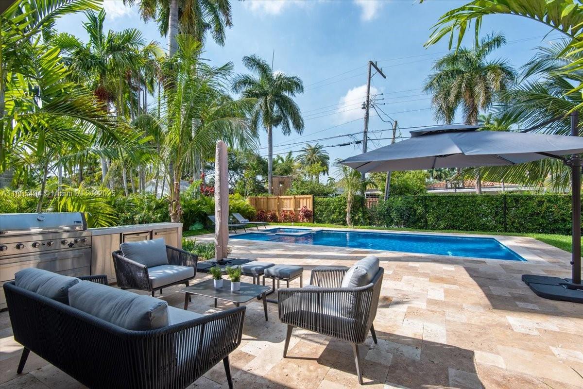 HOLLYWOOD LAKES SECTION - Residential