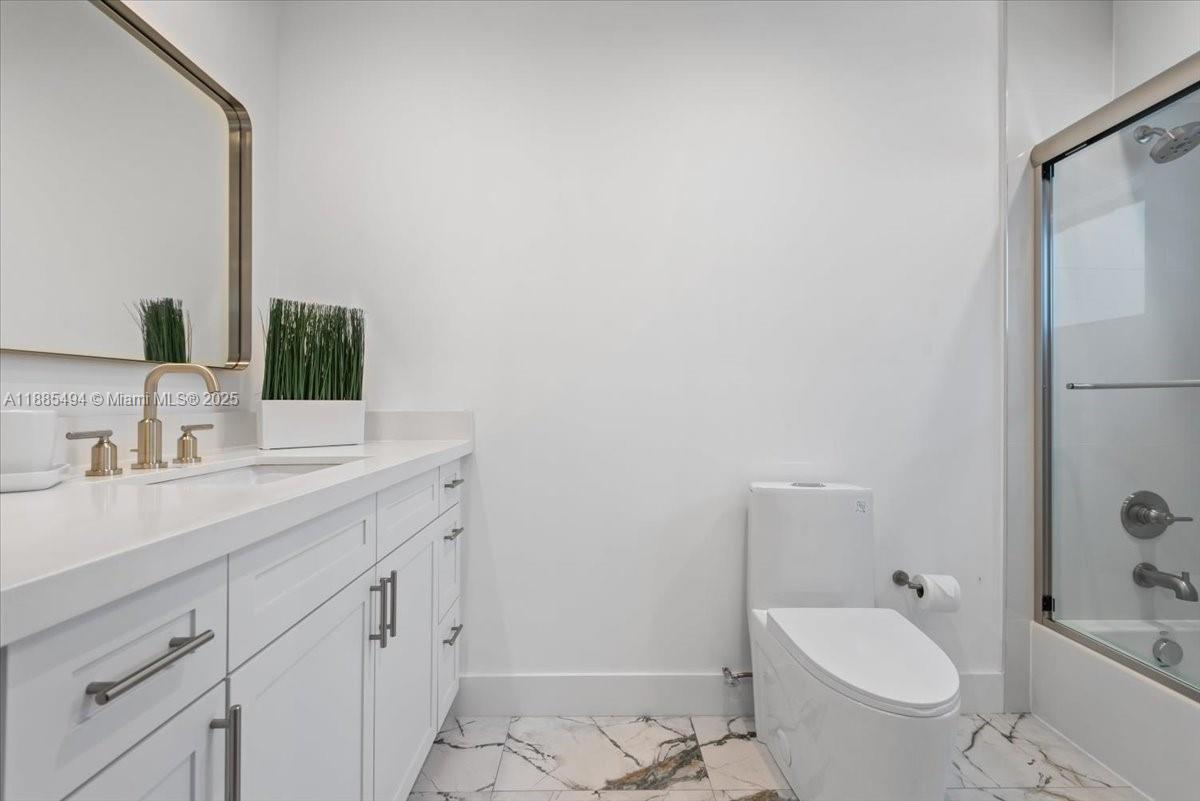 HOLLYWOOD LAKES SECTION - Residential