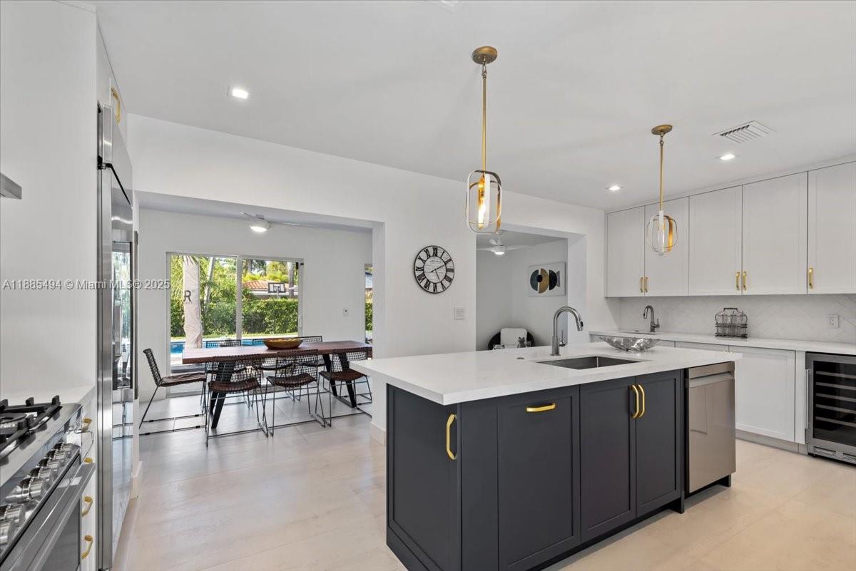 HOLLYWOOD LAKES SECTION - Residential