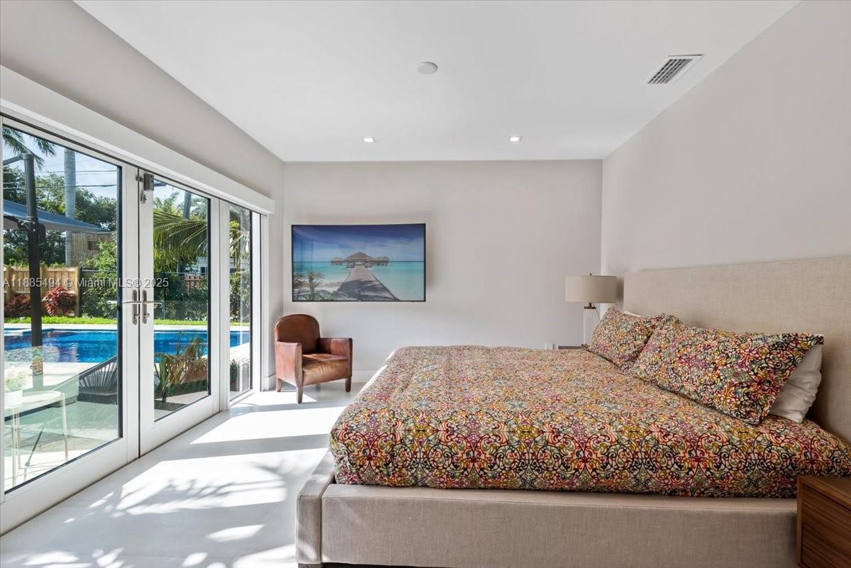 HOLLYWOOD LAKES SECTION - Residential