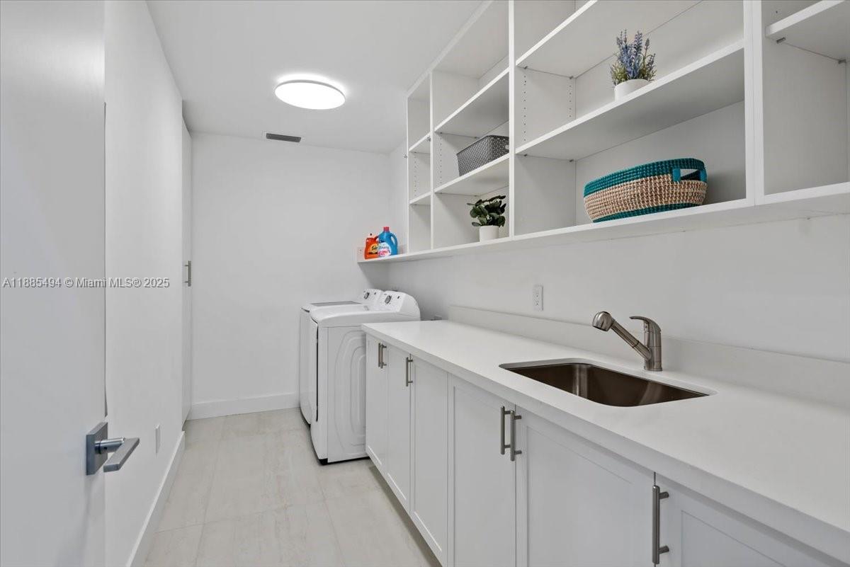HOLLYWOOD LAKES SECTION - Residential