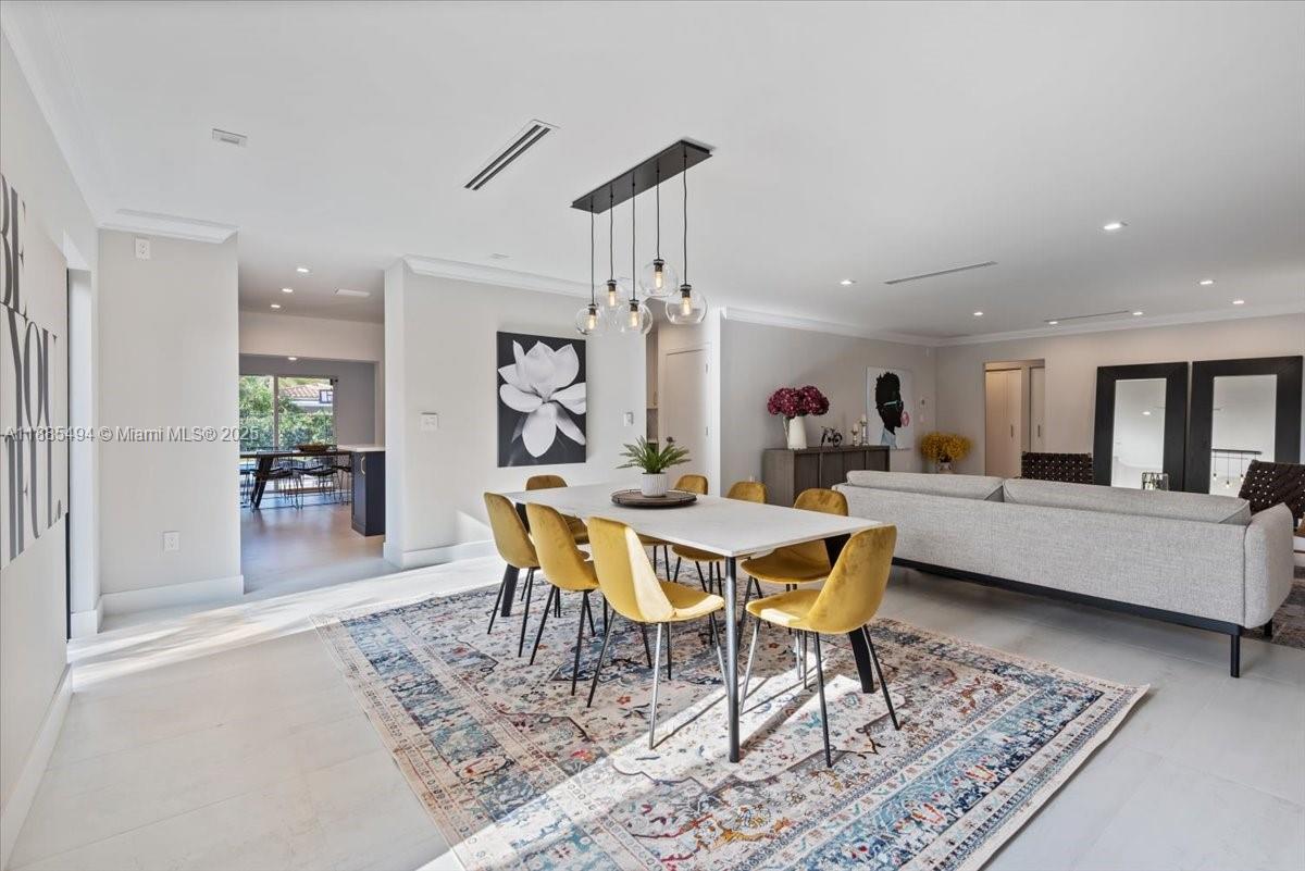 HOLLYWOOD LAKES SECTION - Residential