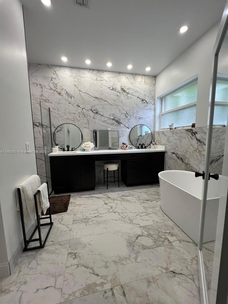 POD 10 AT MONARCH LAKES - Residential