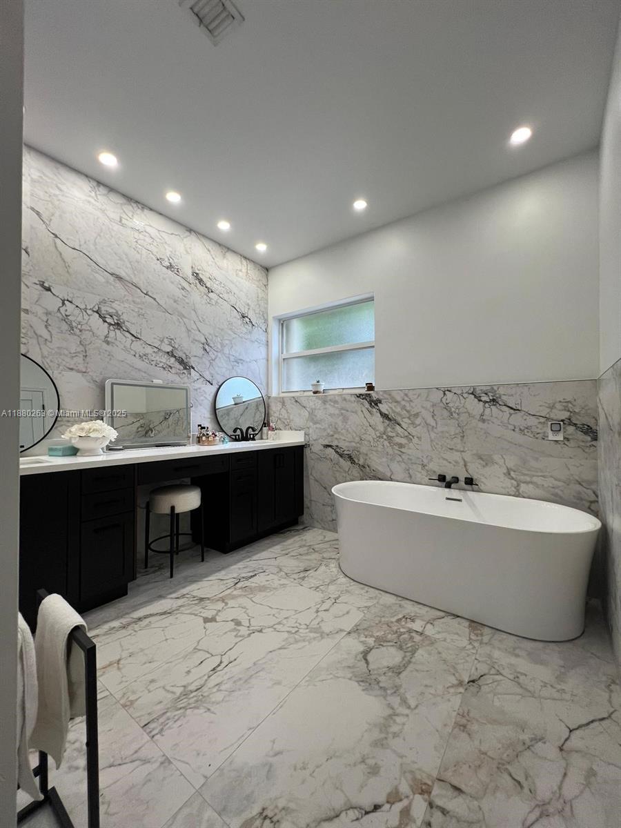 POD 10 AT MONARCH LAKES - Residential