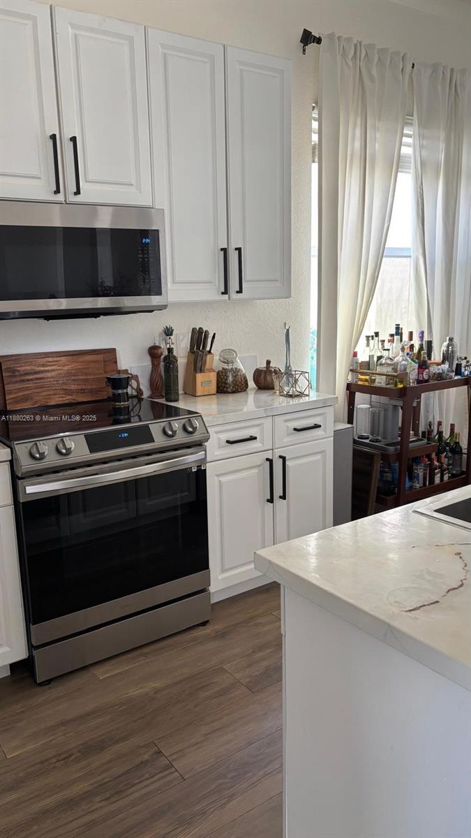 POD 10 AT MONARCH LAKES - Residential