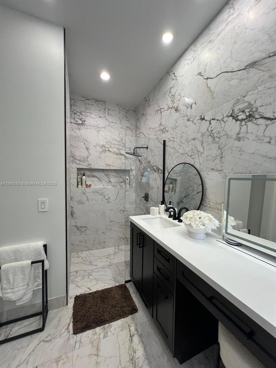 POD 10 AT MONARCH LAKES - Residential