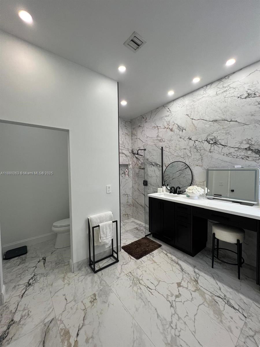 POD 10 AT MONARCH LAKES - Residential