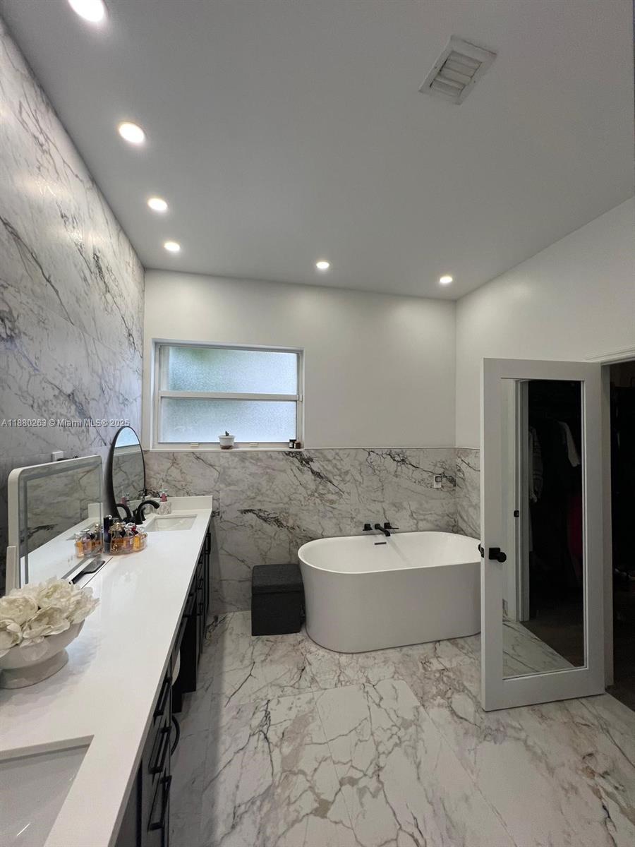 POD 10 AT MONARCH LAKES - Residential