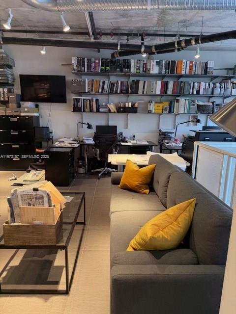 MIDBLOCK MIAMI CONDO - Residential