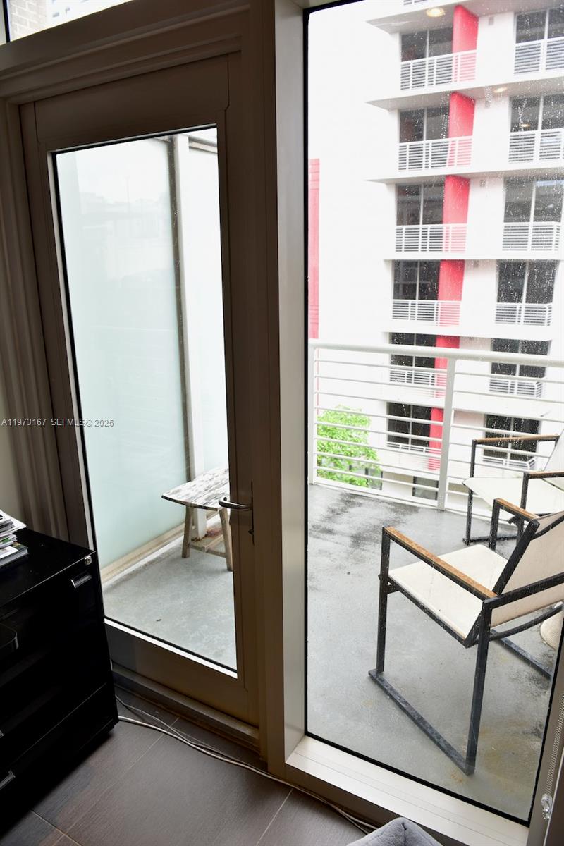 MIDBLOCK MIAMI CONDO - Residential