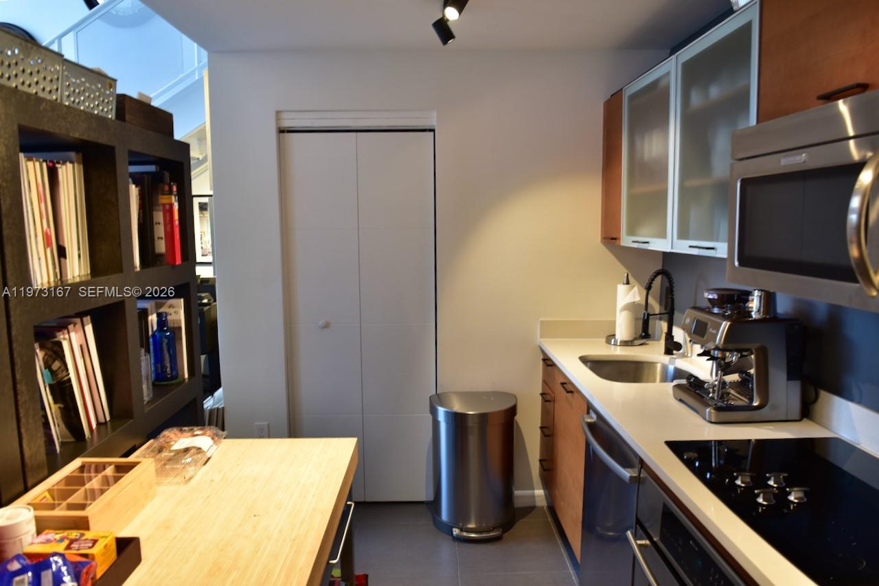 MIDBLOCK MIAMI CONDO - Residential