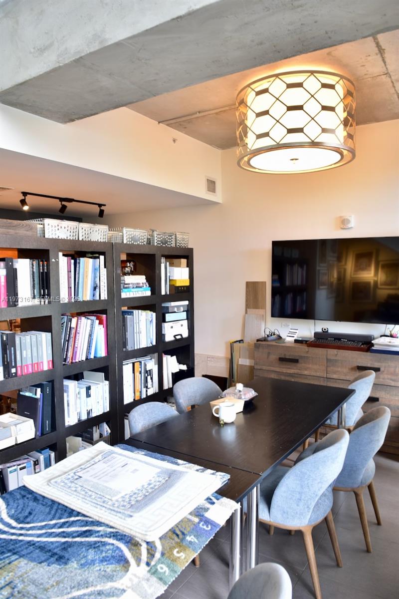 MIDBLOCK MIAMI CONDO - Residential