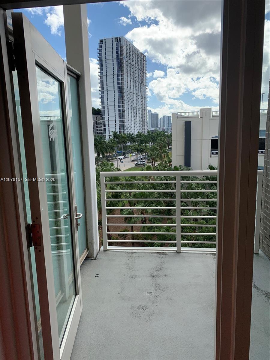 MIDBLOCK MIAMI CONDO - Residential