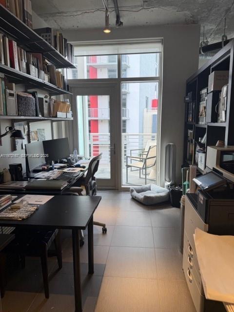 MIDBLOCK MIAMI CONDO - Residential