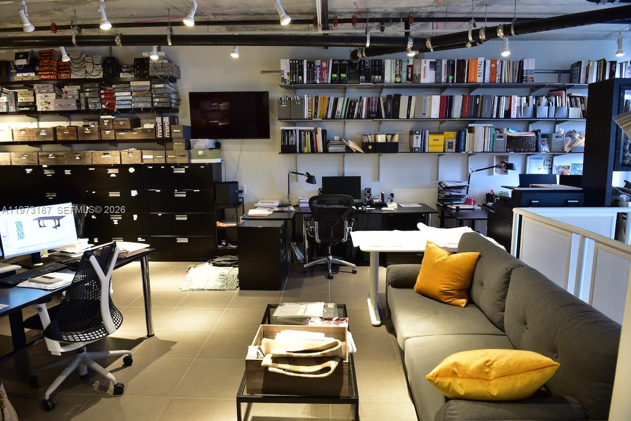 MIDBLOCK MIAMI CONDO - Residential