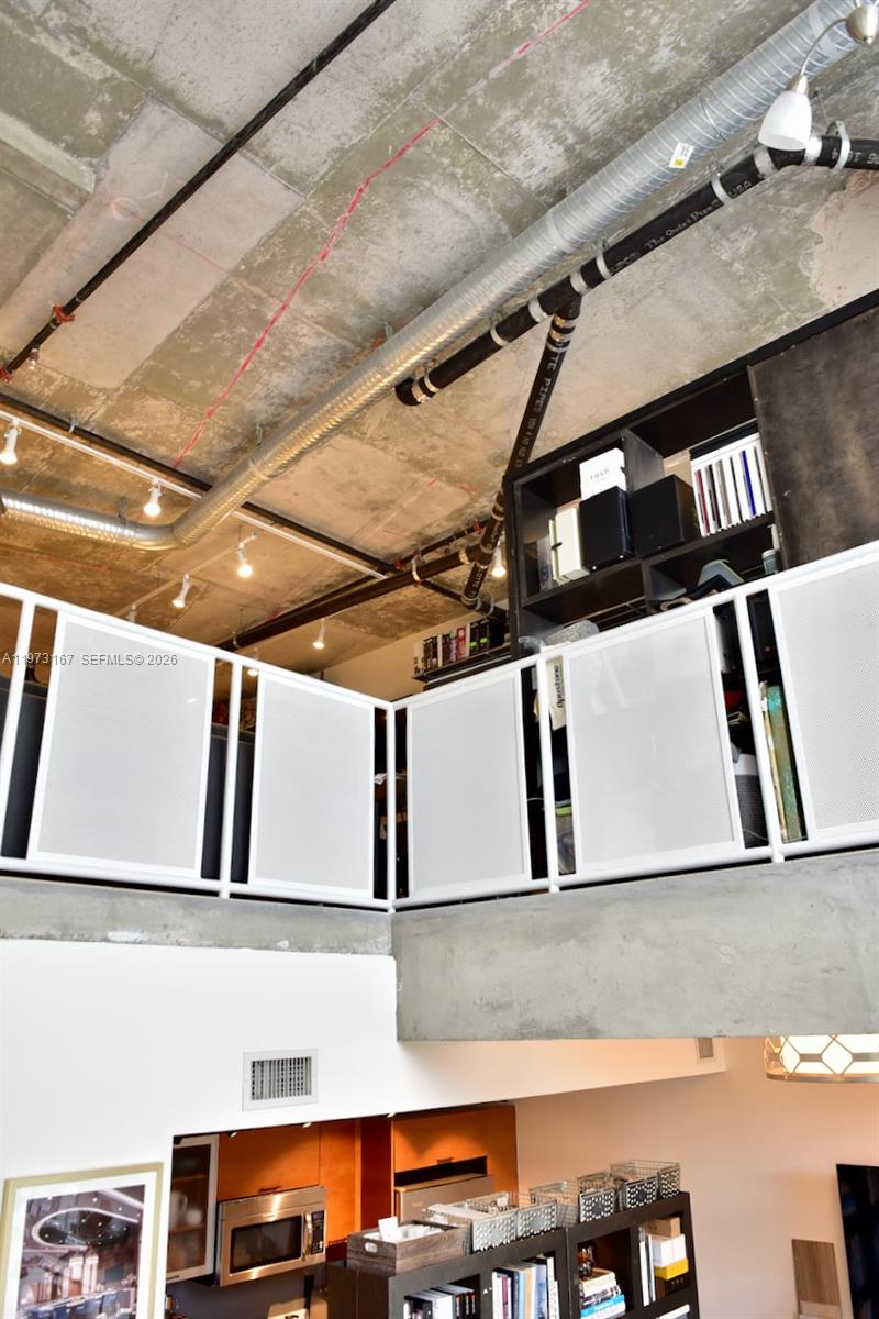 MIDBLOCK MIAMI CONDO - Residential