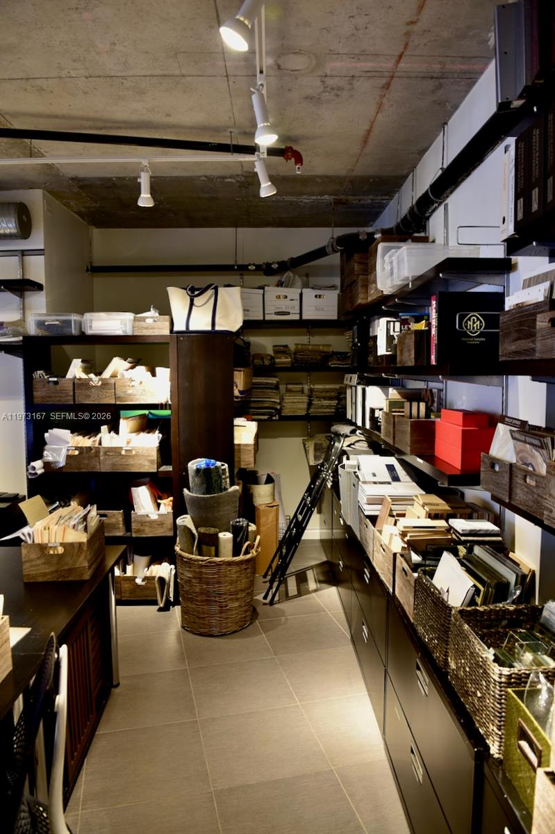 MIDBLOCK MIAMI CONDO - Residential