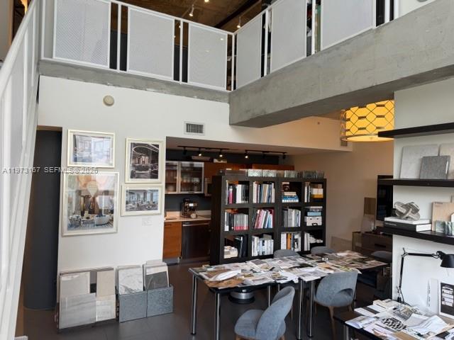 MIDBLOCK MIAMI CONDO - Residential