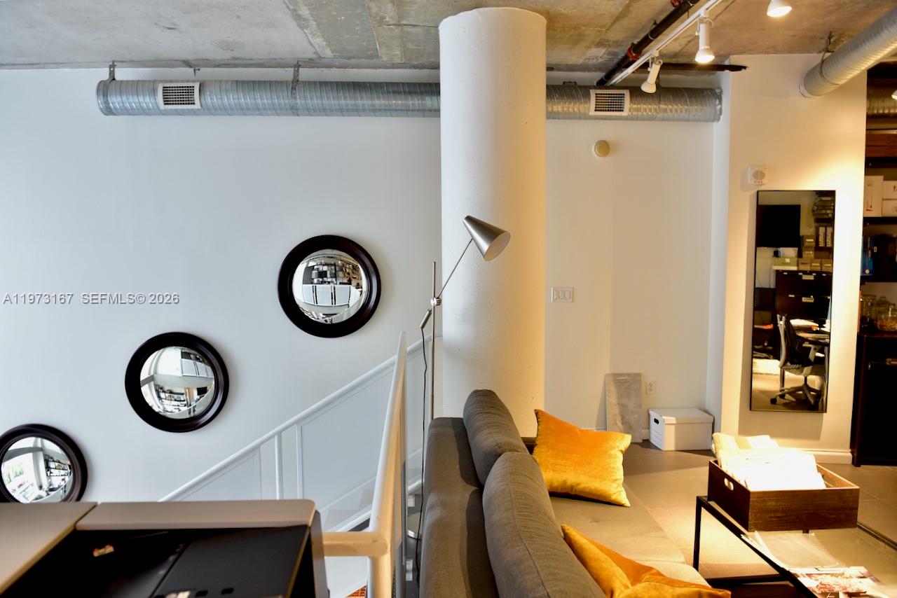 MIDBLOCK MIAMI CONDO - Residential