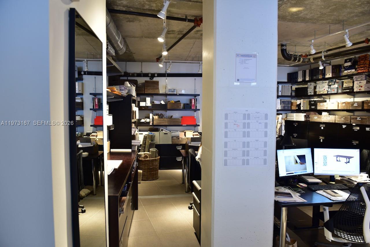 MIDBLOCK MIAMI CONDO - Residential