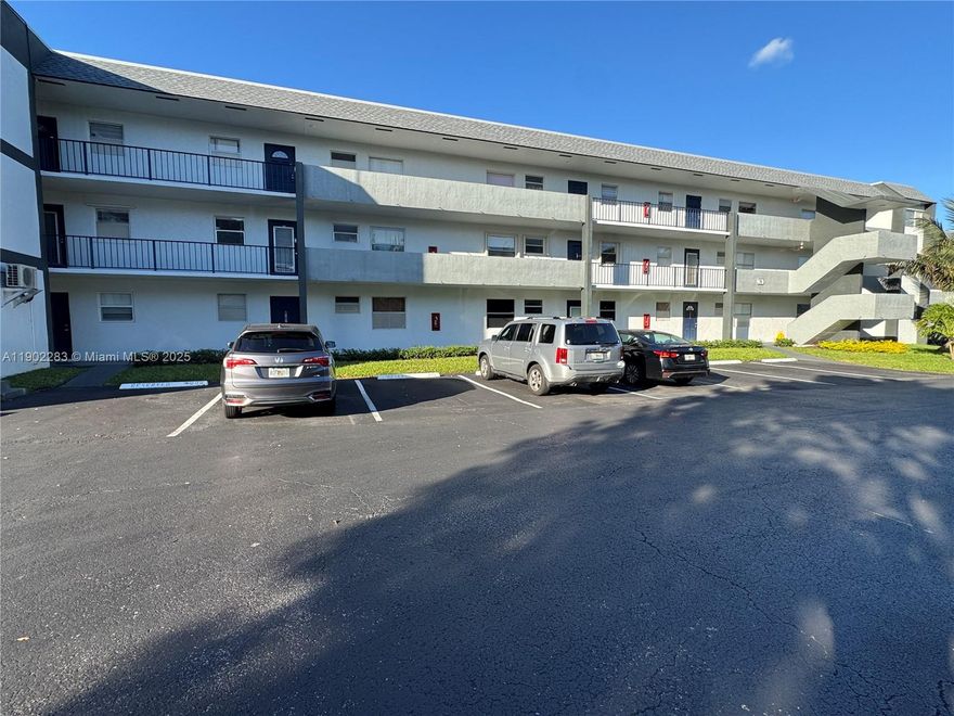 Bright & Beautiful 2-Bed/2-Bath Condo with Canal View – Prime Location!
Step into this beautiful 2-bedroom, 2-bath condo offering serene canal views and a spacious, light-filled layout. Featuring a blend of ceramic and laminated flooring throughout, this home boasts two tastefully renovated bathrooms designed for comfort.
Located in a highly convenient area near all major highways, this condo combines accessibility with tranquility. The building is meticulously maintained, showcasing new elevators and a recently installed roof. The air conditioning unit is newer, ensuring energy-efficient cooling year-round.
Whether you're a first-time buyer, downsizing, this move-in-ready unit delivers quality, location, and peace of mind.