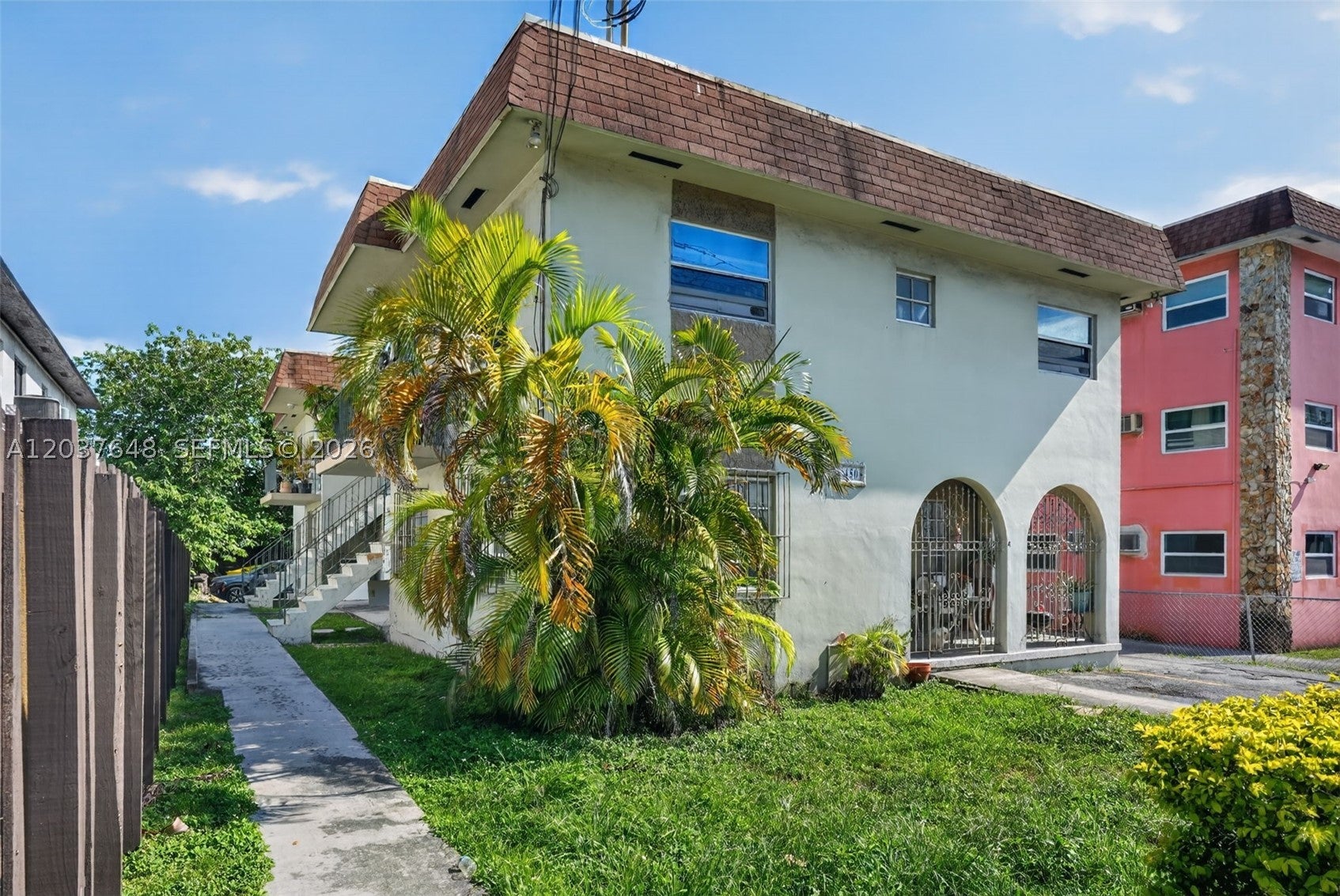 450 SW 9th St