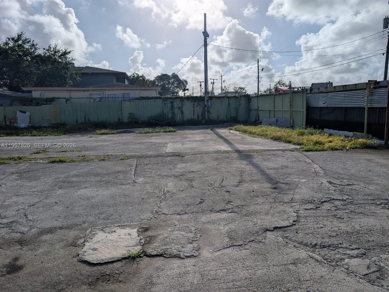 RAMBLER SQUARE - Land