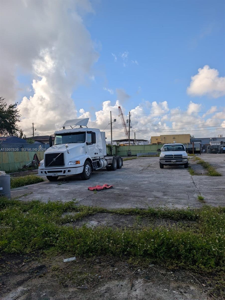 RAMBLER SQUARE - Land