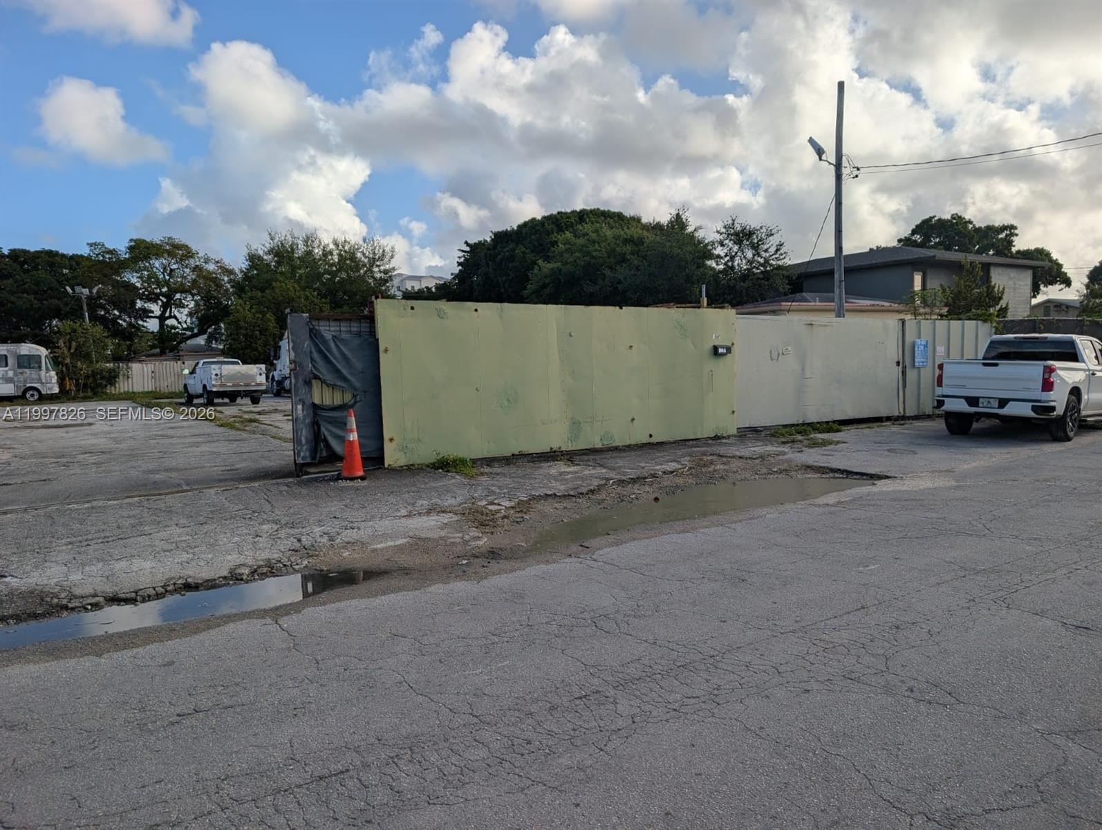 RAMBLER SQUARE - Land