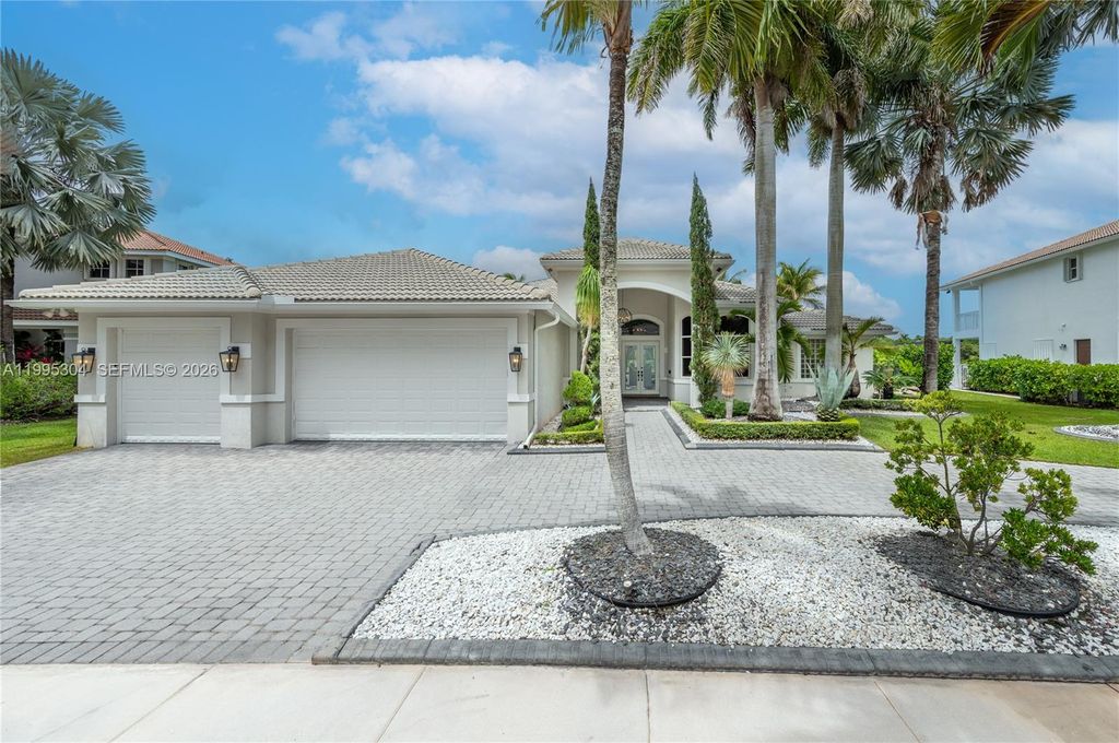 Photo of 1396 Victoria Isle Dr, Weston, FL 33327 (MLS # A11995304)