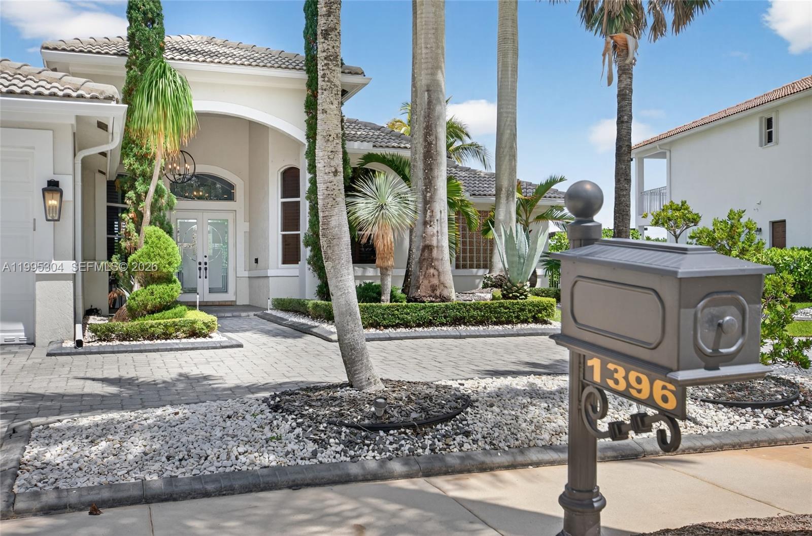 1396 Victoria Isle Dr